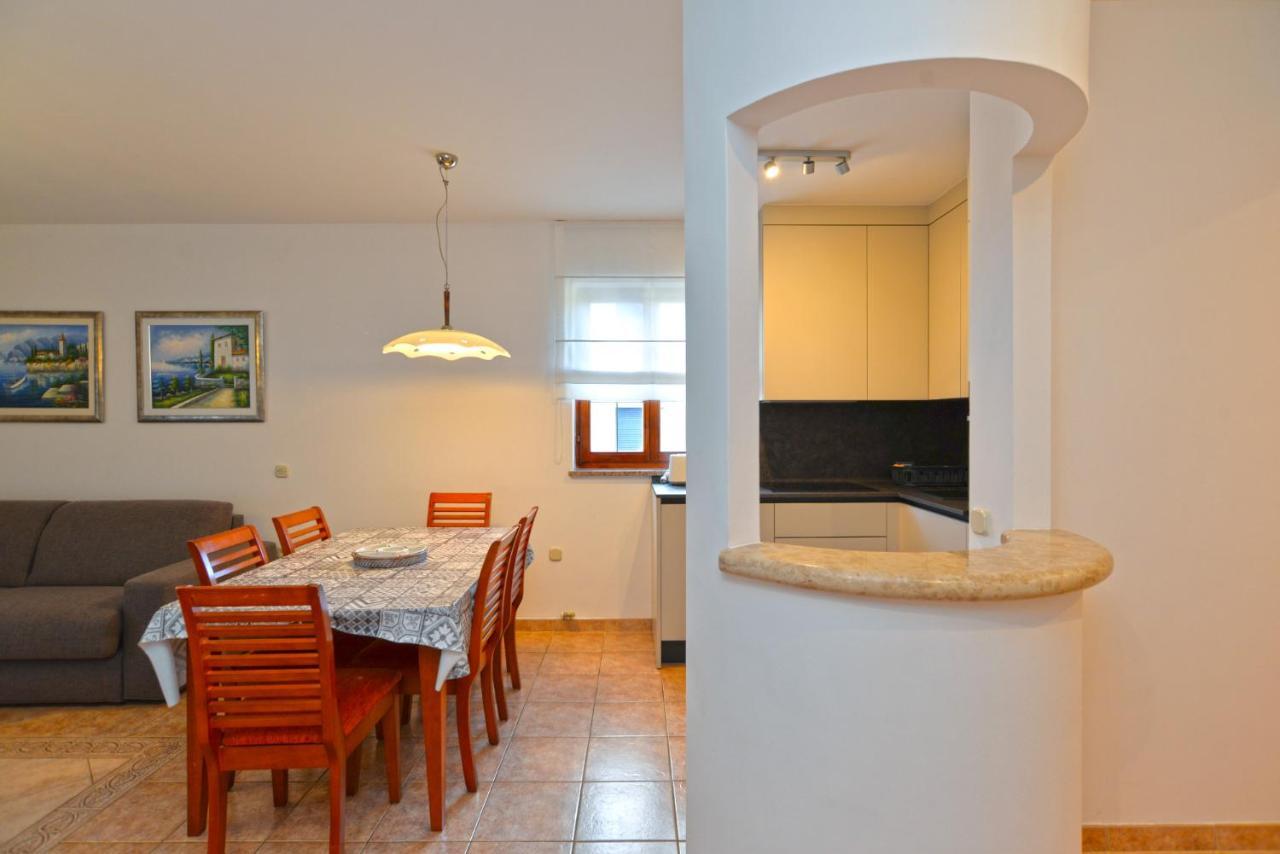 Elvis 1299 Apartment Vrsar
