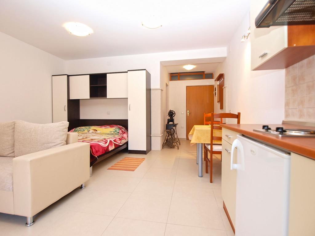 Elvis 1299 Apartment
